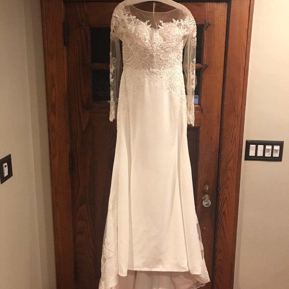 Never Worn Unaltered Wedding Gown - Picture 5 of 8